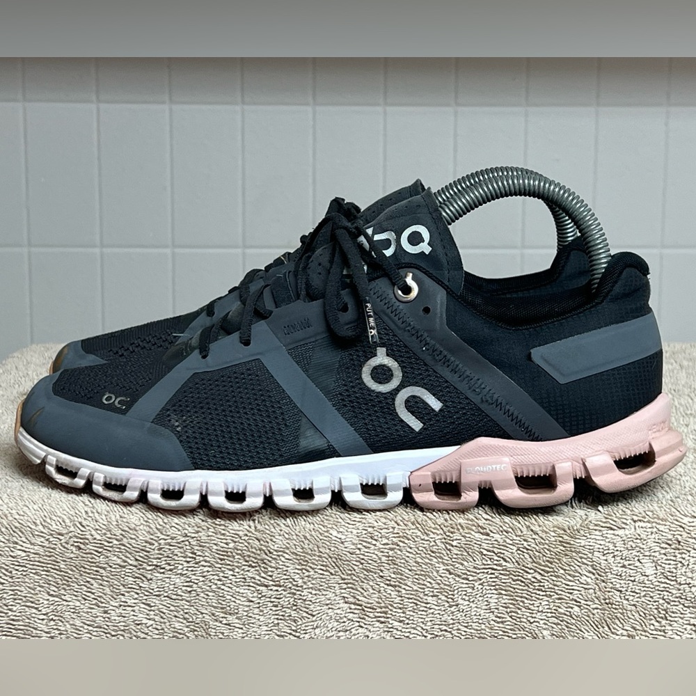 On Cloud Womens Cloudflow Size 7.5 Rock Rose Gray Pink Cloudtec NICE